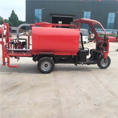 山東電動(dòng)三輪灑水車(chē)價(jià)格表廠家銷(xiāo)售電動(dòng)小型運(yùn)水車(chē)多少錢(qián)
